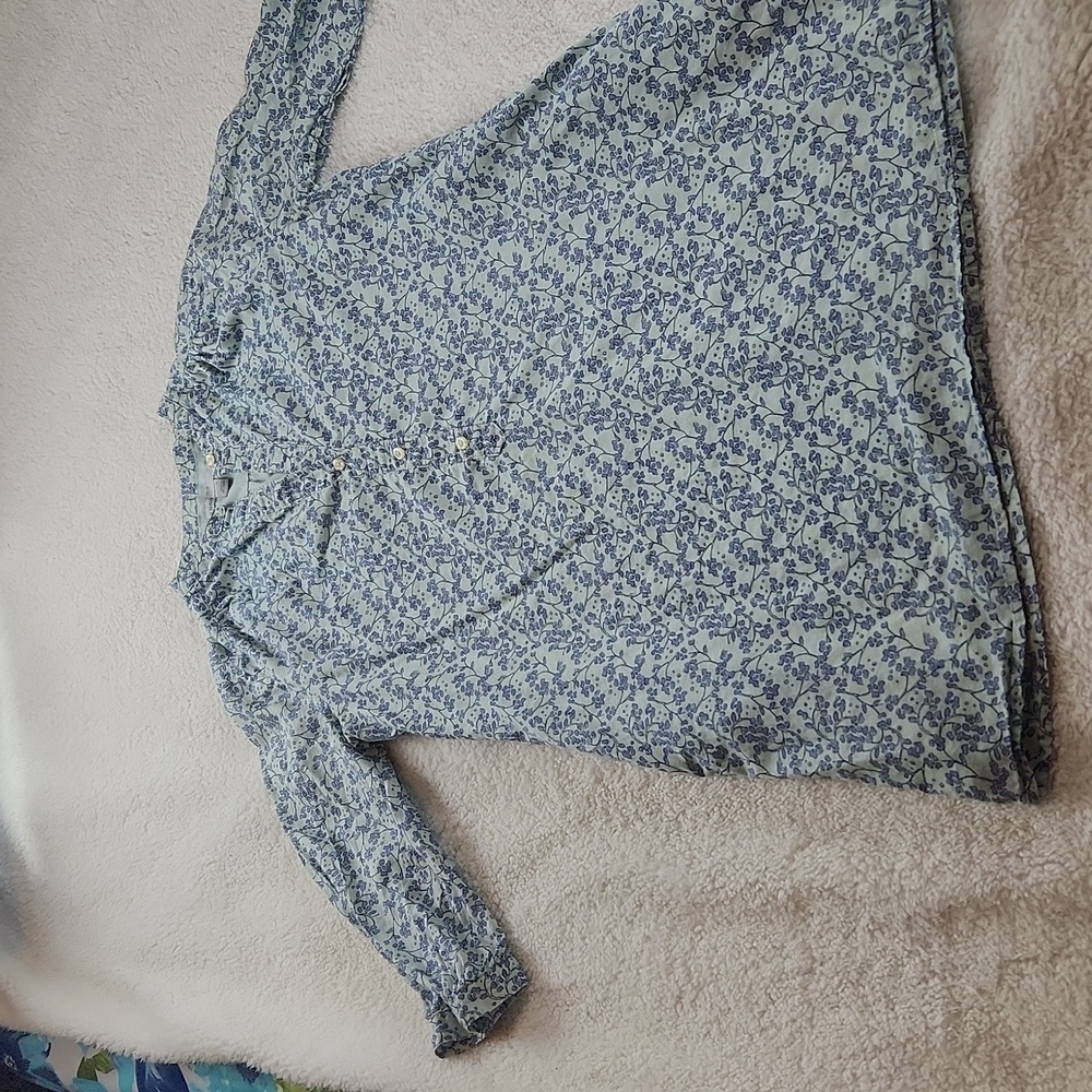 Old Navy Dress Ditsy Floral size M, pretty pastel blue w blue flowers. So cute!! - Picture 7 of 10